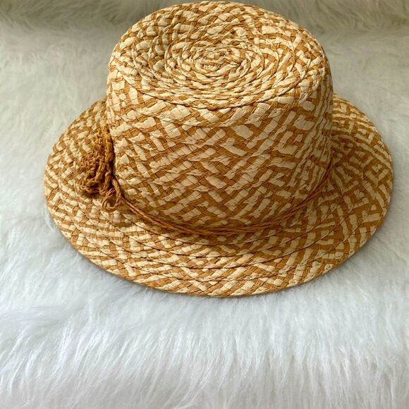 Brim Straw Hat with flower on side - Picture 2 of 10